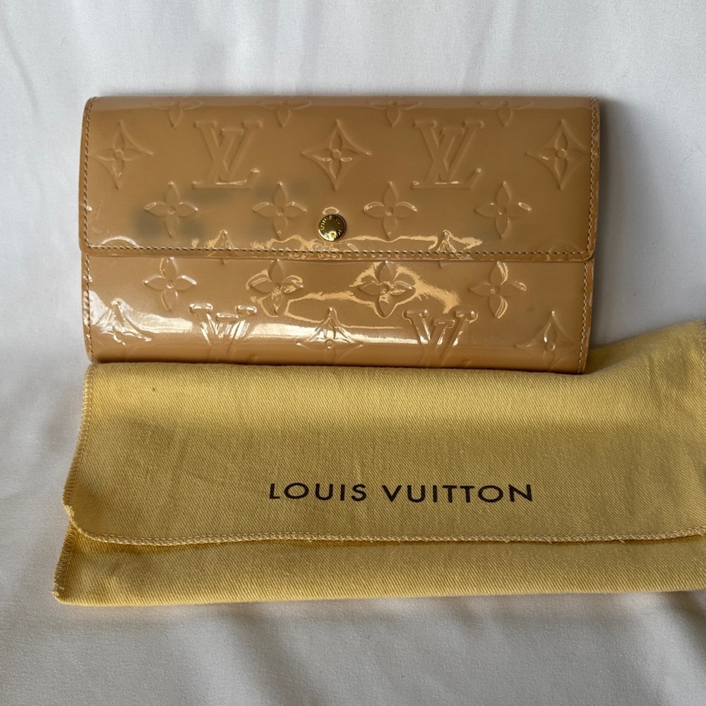 Louis Vuitton Vernis Wallet with dust bag